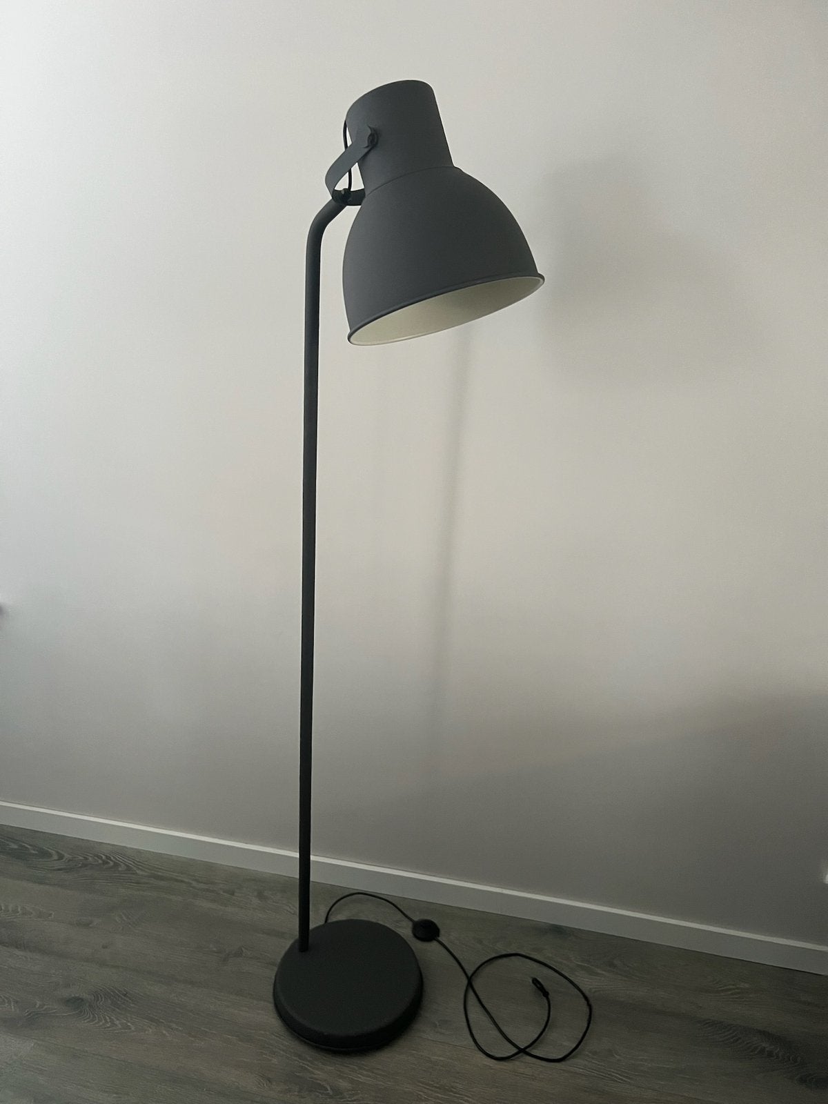 Ikea Hektar vloerlamp staande lamp grijs metaal industrieel, Ophalen, Zo goed als nieuw, Metaal, 150 tot 200 cm