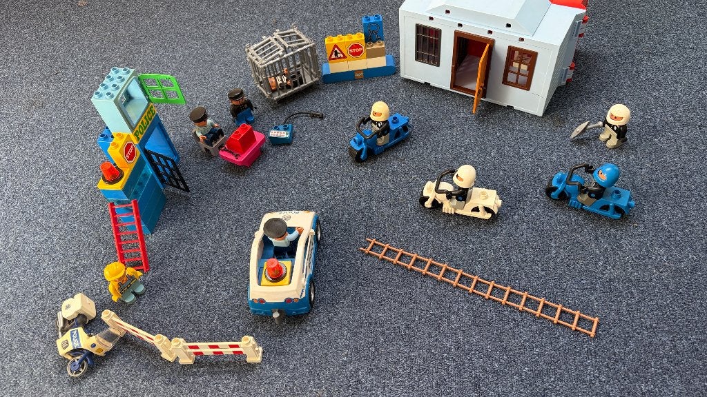 Lego Duplo Politiebureau met gevangenis en voertuigen, Ophalen, Inclusief minifiguren, Gebruikt, Overige thema's