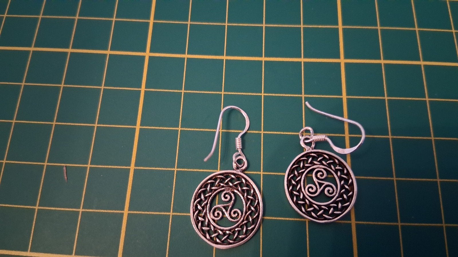 Zilveren oorbellen met Keltische triskelion, Hangers, Verzenden, Nieuw, Zilver