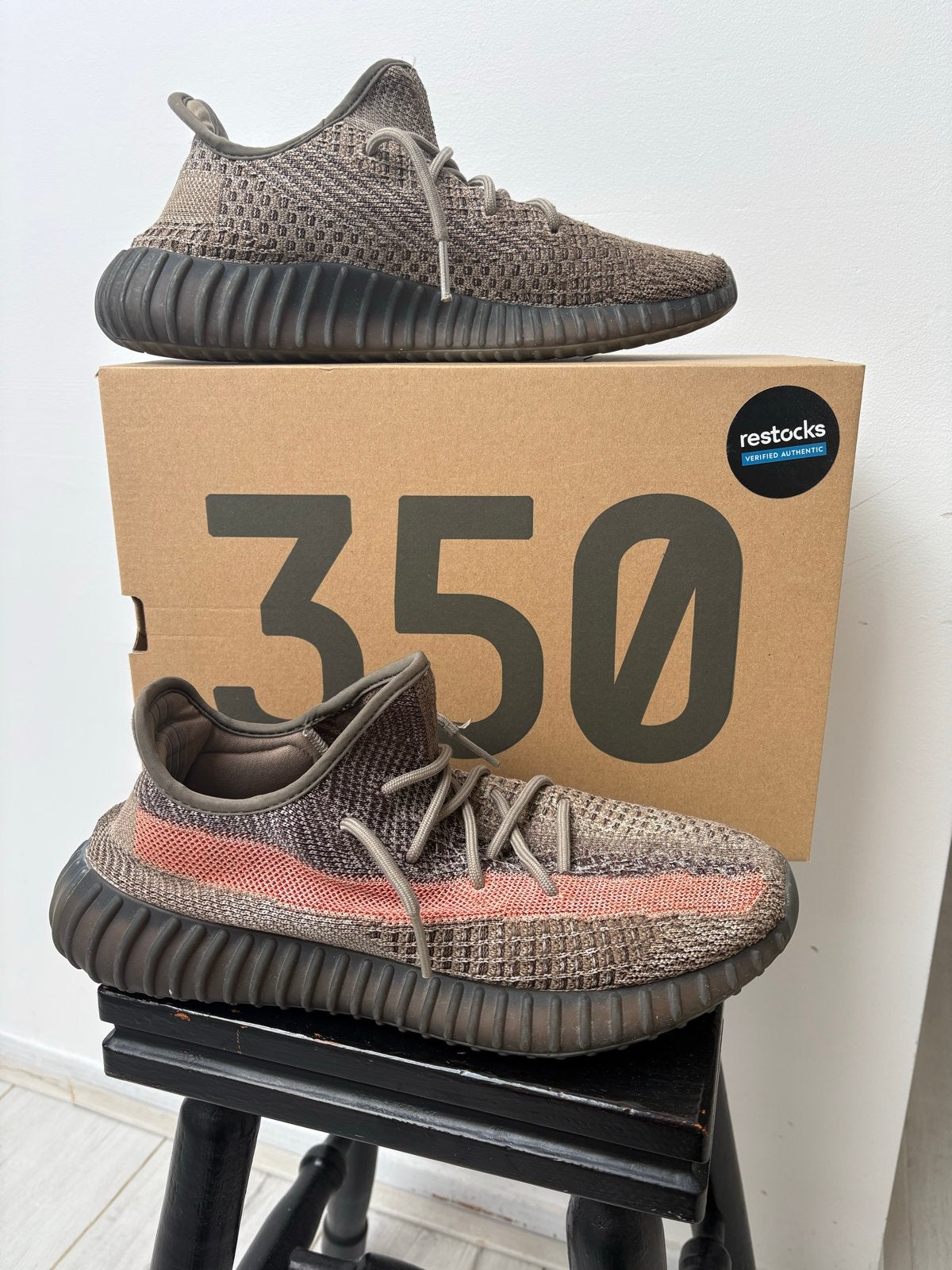 Adidas Yeezy Boost 350 V2 - Maat 44 1/3, Kleding | Heren, Schoenen, Ophalen of Verzenden, Gedragen, Overige kleuren, Sneakers of Gympen