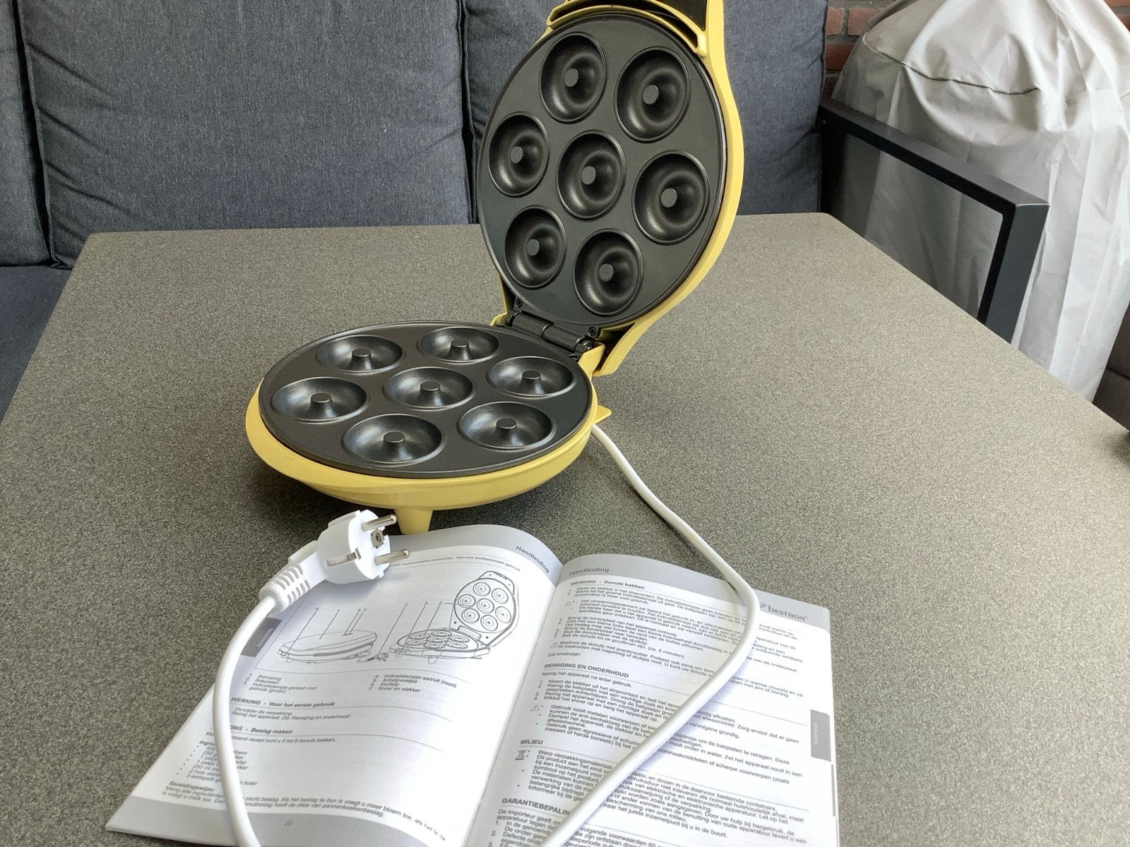 Bestron Donut Maker ADM218SD - Gele Donutmachine, Ophalen of Verzenden, Zo goed als nieuw