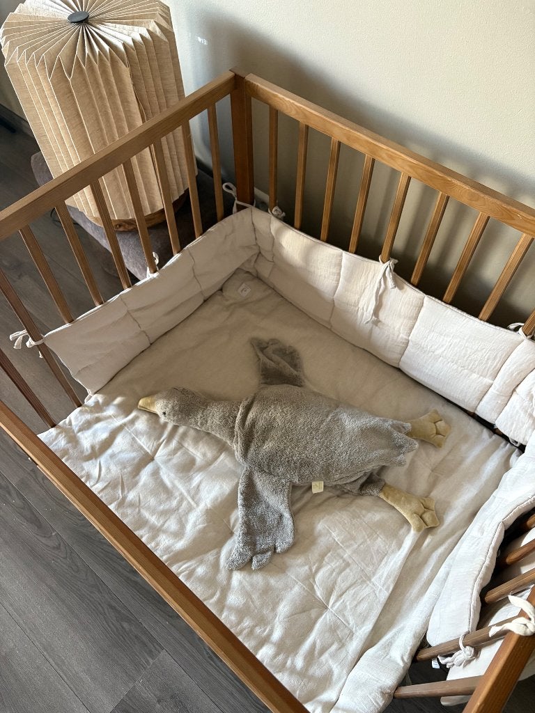 Houten box met boxkleed en bumper, Ophalen, Zo goed als nieuw, Vierkant, In hoogte verstelbaar