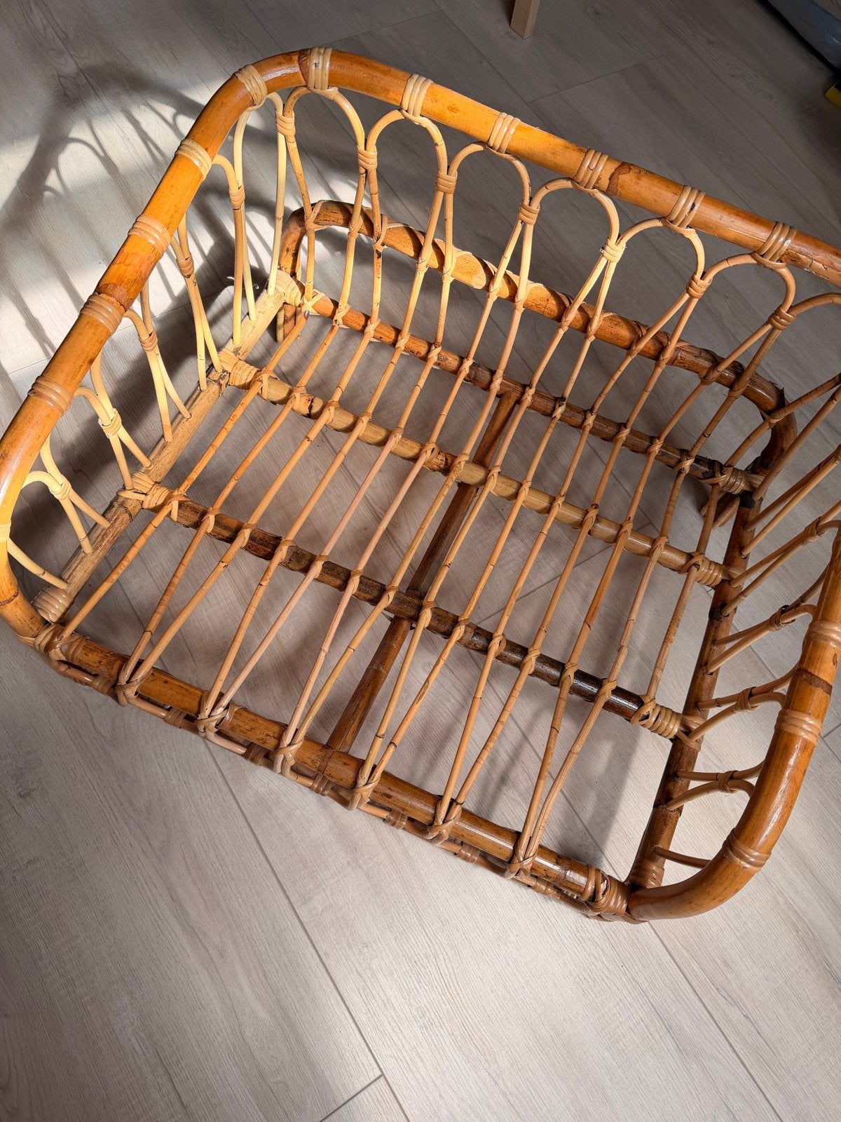 Rotan hondenmand met wit kussen, Dieren en Toebehoren, Hondenmanden, Ophalen, Gebruikt, Overige