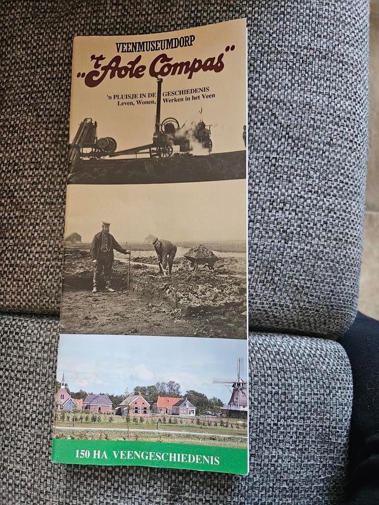 Veenmuseumdorp "Aole Compas" - Veengeschiedenis, Ophalen of Verzenden, 20e eeuw of later, Gelezen, Onbekend
