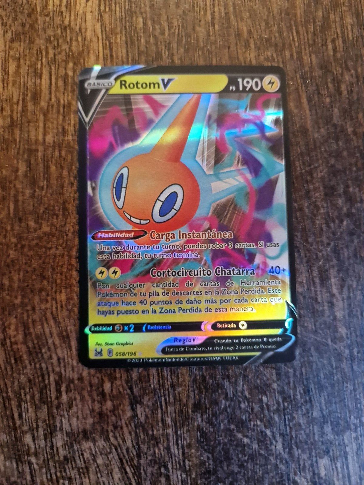 Pokémon Kaart Rotom V 058/196 - Spaanse editie, Ophalen of Verzenden, Zo goed als nieuw, Losse kaart