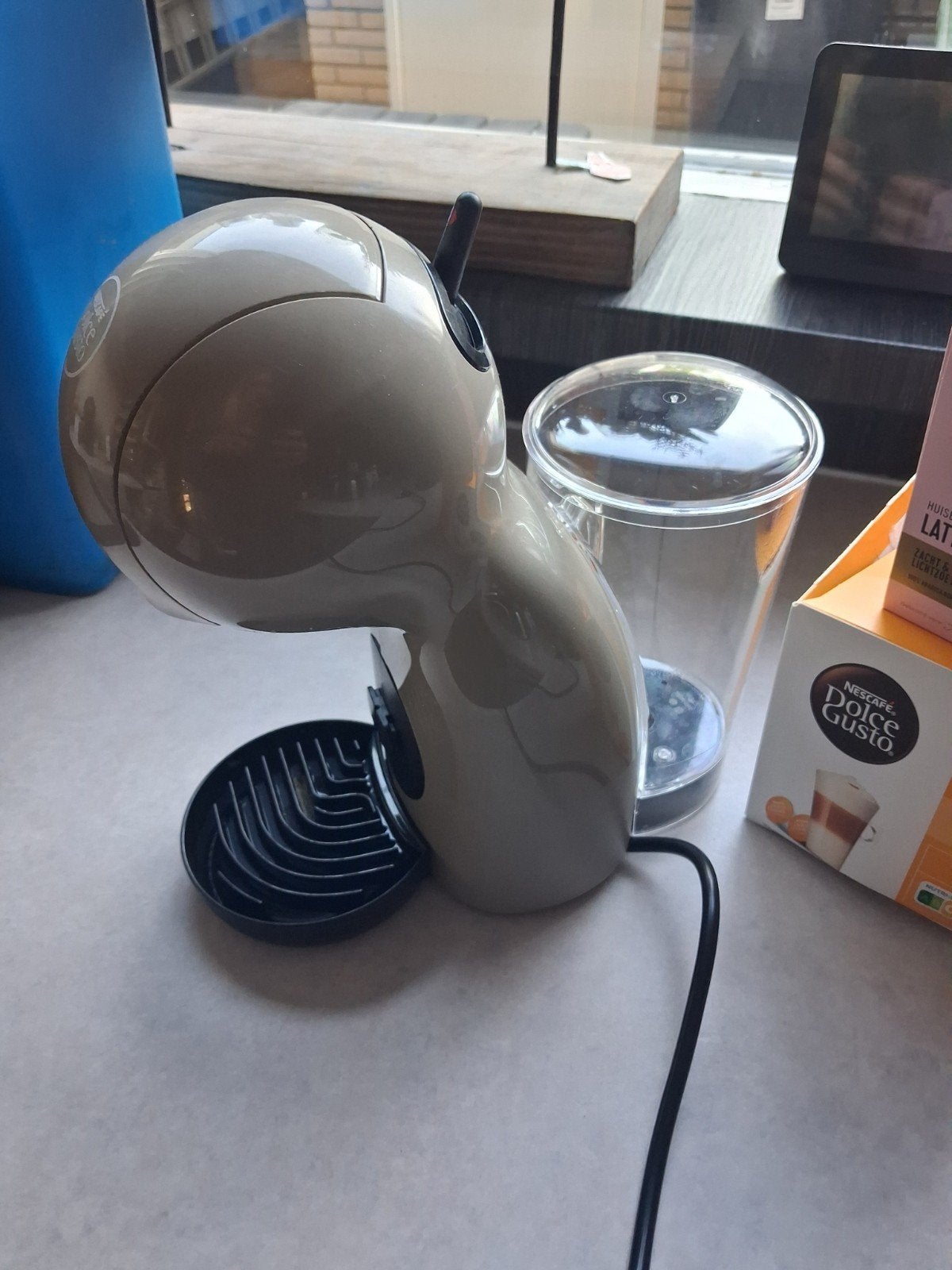 Zo goed als nieuwe Dolce Gusto Piccolo koffiezetapparaat, Ophalen, Zo goed als nieuw, Koffiemachine, Koffiepads en cups