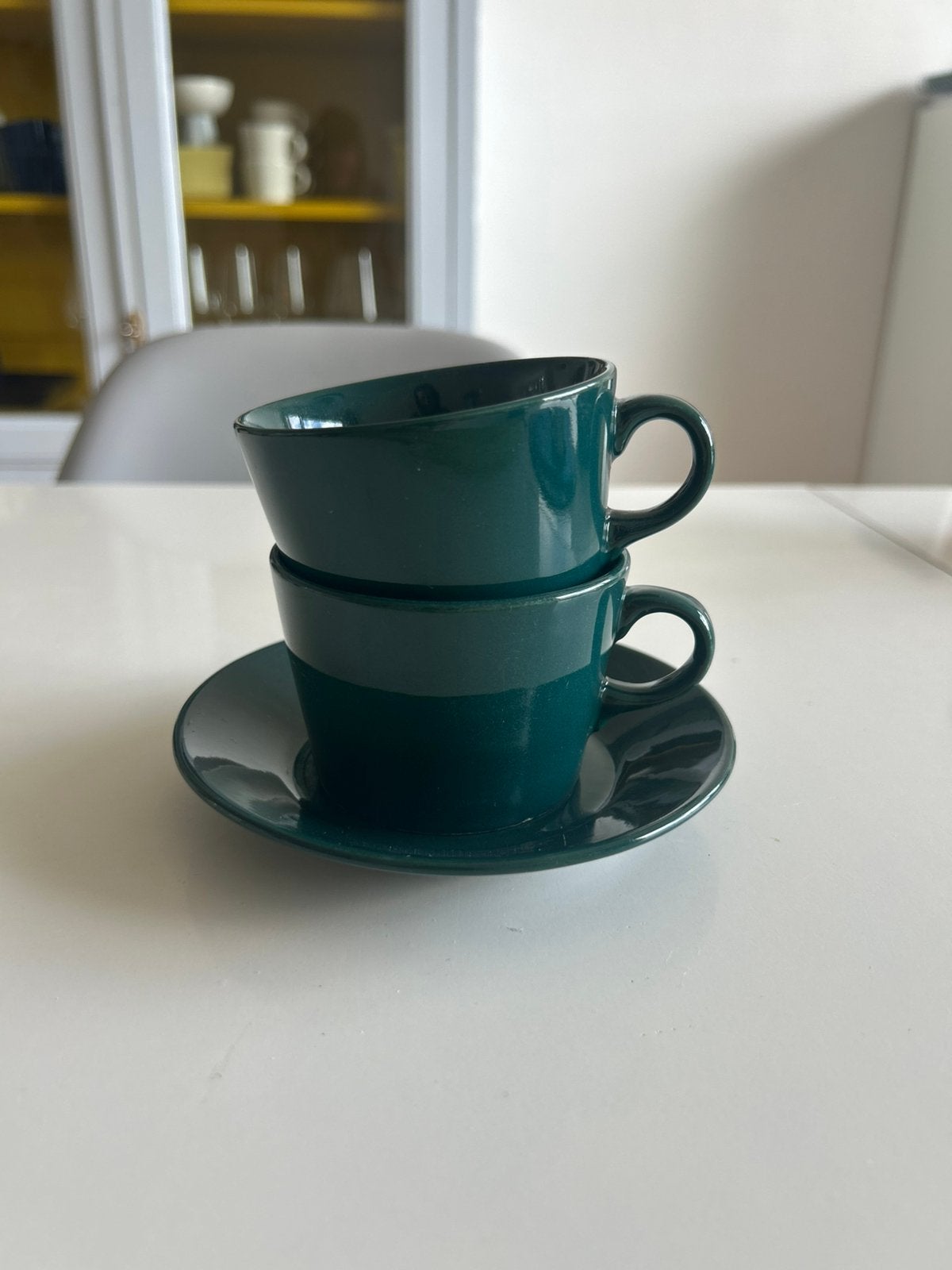 2 Arabia Kilta groene koffie kopjes, Ophalen, Keramiek, Overige stijlen, Kop(pen) en/of Schotel(s)