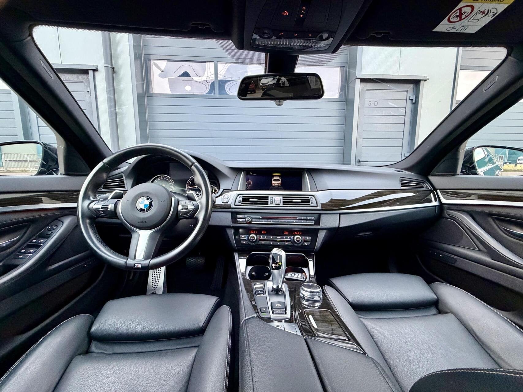 BMW 5-serie F10 520i 184pk High Executive | M SPORT | Automa, Auto's, Automaat, Dealer onderhouden, Achterwielaandrijving, Gebruikt
