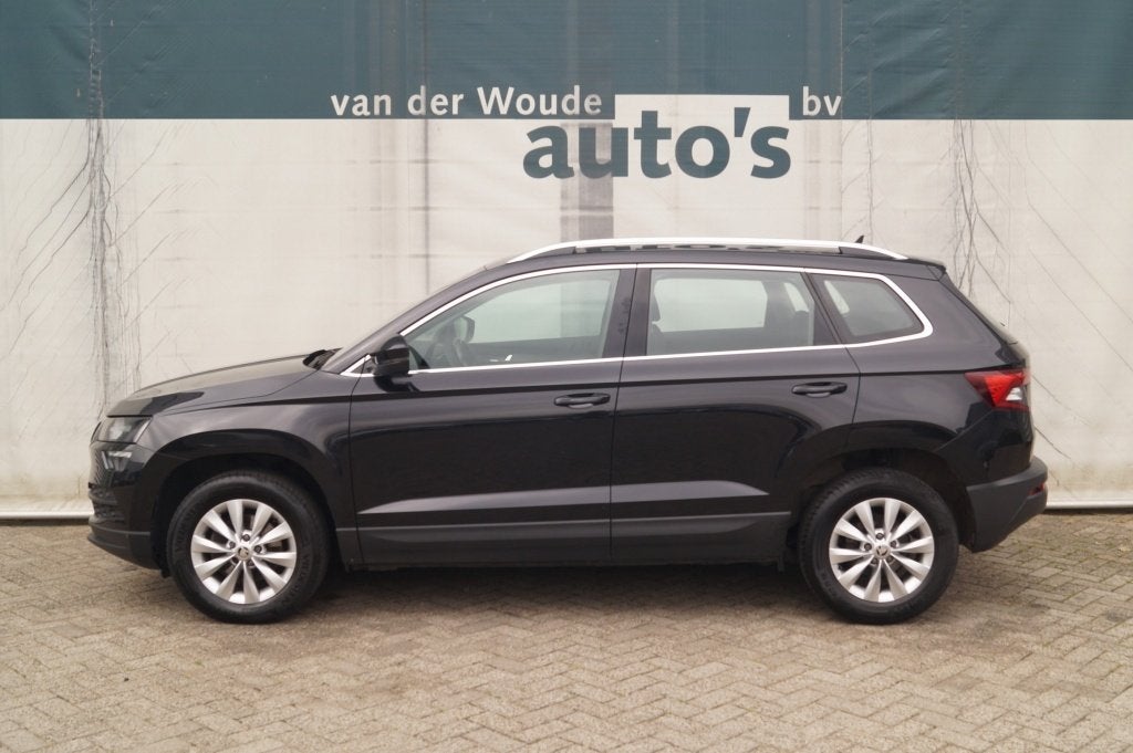 Skoda Karoq 1.5 TSI 150pk DSG Business Edition -NAVI-ECC-PDC, Auto's, Skoda, Stof, Euro 6, 4 cilinders, Zwart