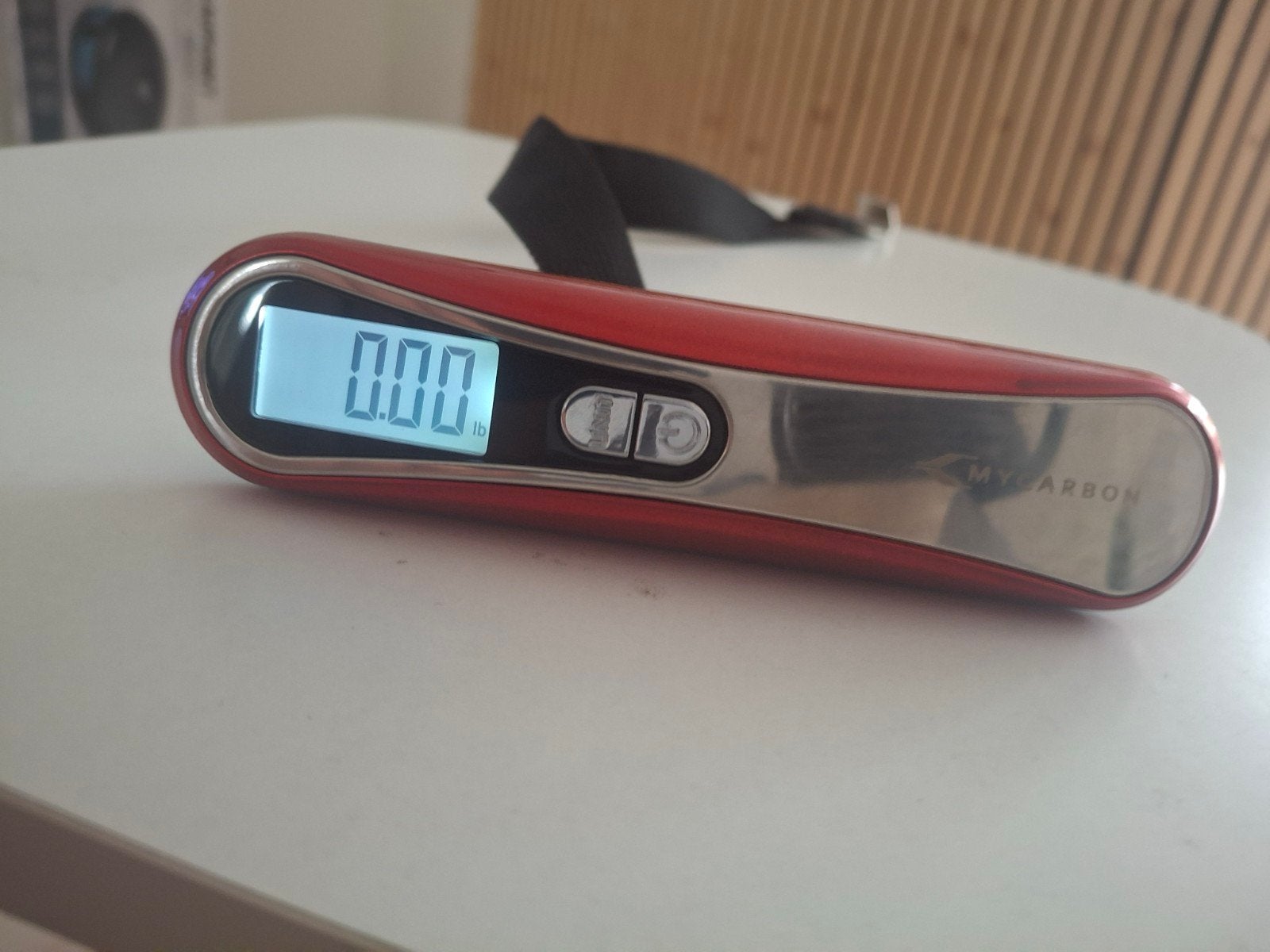 Mycarbon Digitale Bagageweegschaal - Rood, Ophalen of Verzenden, 10 tot 50 kg, Hangweegschaal, Fijner dan 1 gram