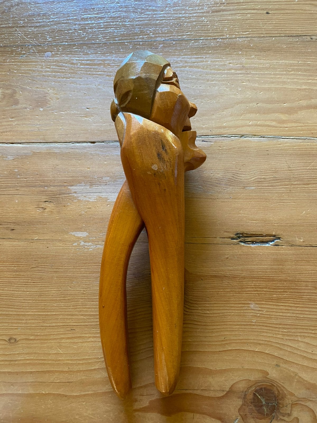 Vintage handgemaakte houten notenkraker, Verzamelen, Ophalen of Verzenden, Huis en Inrichting
