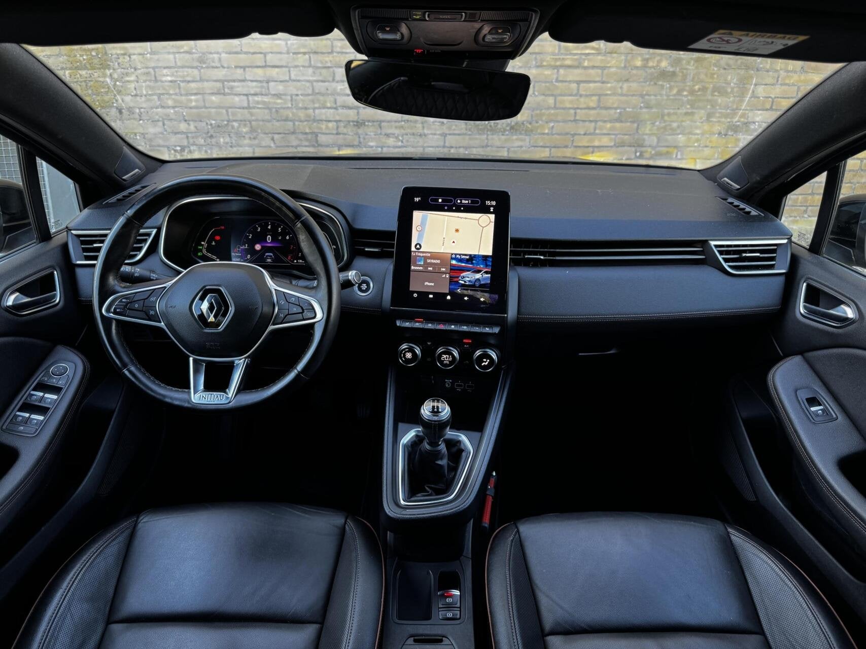 Renault Clio 1.0 TCe Initiale Paris|360° Cam|Bose|Leer|Carp, Auto's, Voorwielaandrijving, 101 pk, Gebruikt, 580 kg