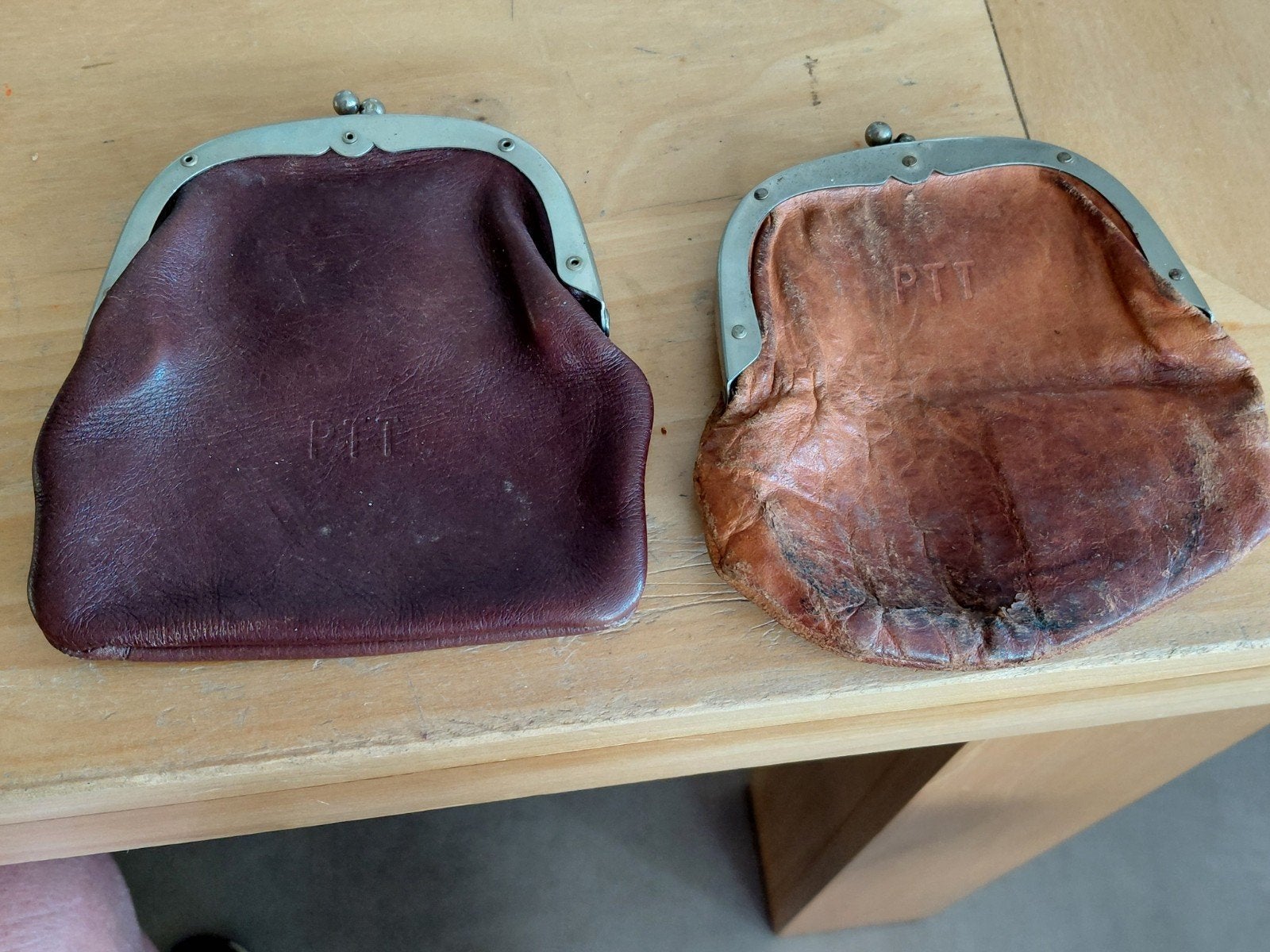 2 ORIGINELE LEDEREN P.T.T. KNIPBEURZEN 1 GEBRUIKTE MAAR HEEL, Ophalen of Verzenden, Gebruikt
