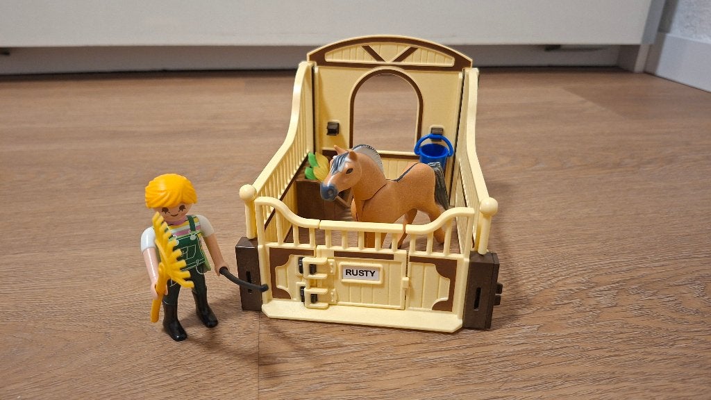 Playmobil paardenbox 5517, Kinderen en Baby's, Speelgoed | Playmobil, Complete set, Overige typen, Ophalen of Verzenden, Zo goed als nieuw