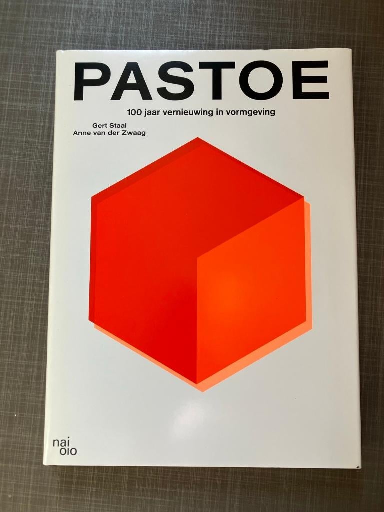 Pastoe - 100 jaar vernieuwing in vormgeving, Gert Staal & Anne van der Zwaag, Ophalen of Verzenden, Zo goed als nieuw, Overige onderwerpen
