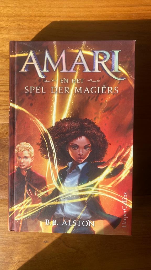 Kinderboek: Amari en het spel der magiers, gloednieuw, Ophalen, Zo goed als nieuw