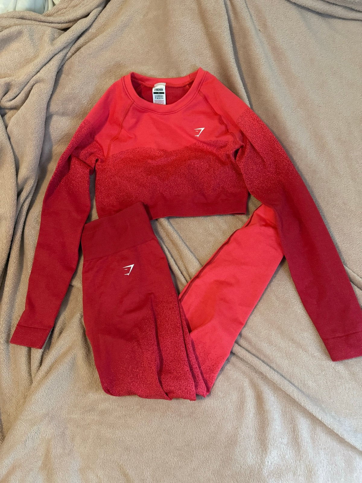 Gymshark sportset rood-roze - top en legging maat M, Kleding | Dames, Maat 38/40 (M), Ophalen of Verzenden, Rood, Fitness of Aerobics