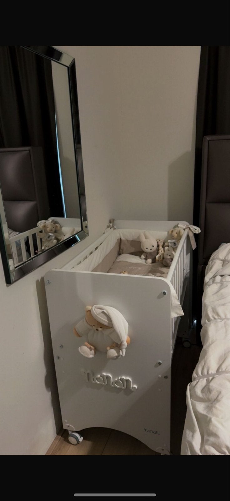Nanan Co-sleeper Wiegje met laken, bedrand, matras en mobiel, Verzenden, Gebruikt, Wieg