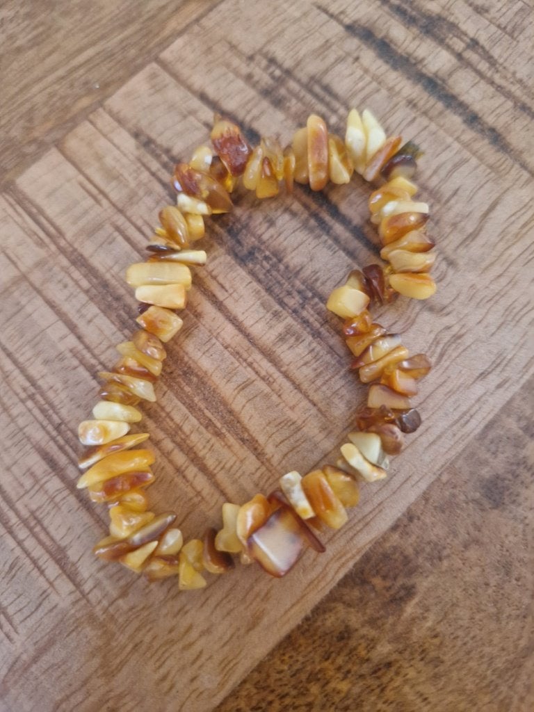 Armband met barnsteen, rekbaar.