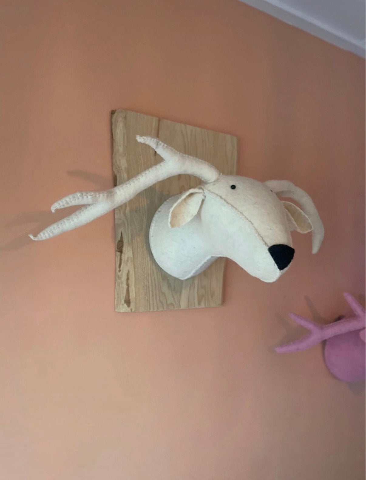 Leuke wanddecoratie dierenhoofd roze/crème van Kidsdepot, Gebruikt, Overige merken, Ophalen of Verzenden, Wanddecoratie