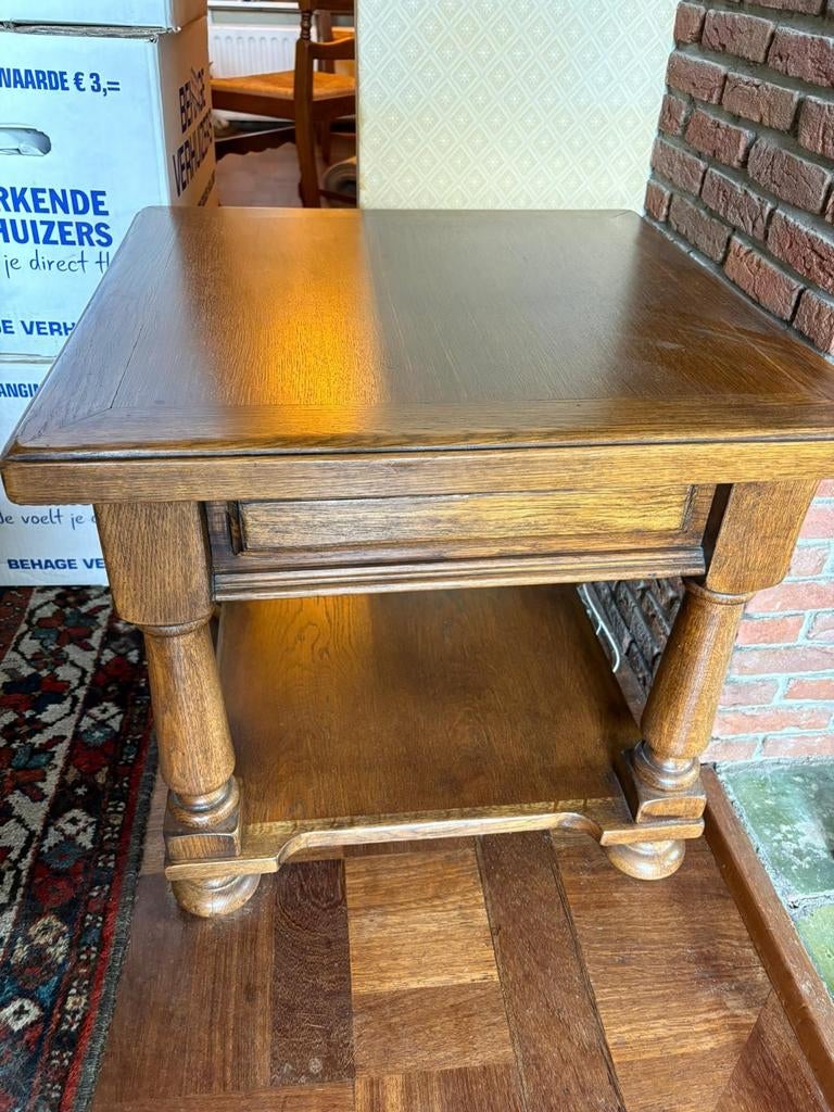 Antieke koffietafel van het merk Castle Furniture, Ophalen