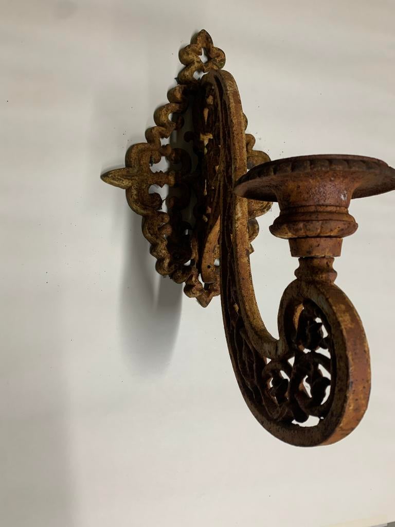 2x Antieke gietijzeren wandkandelaar - Rustiek decor, Ophalen of Verzenden, Overige materialen