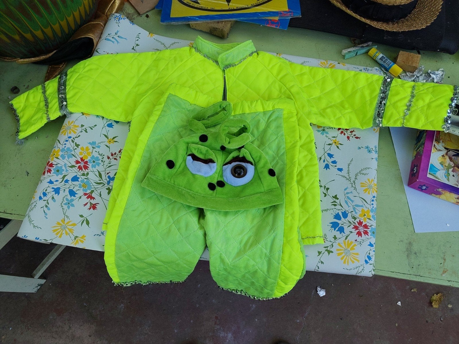 Grappig groen kostuum met kikkerhoedje, Ophalen of Verzenden, Gebruikt, Onbekend, Jongen of Meisje