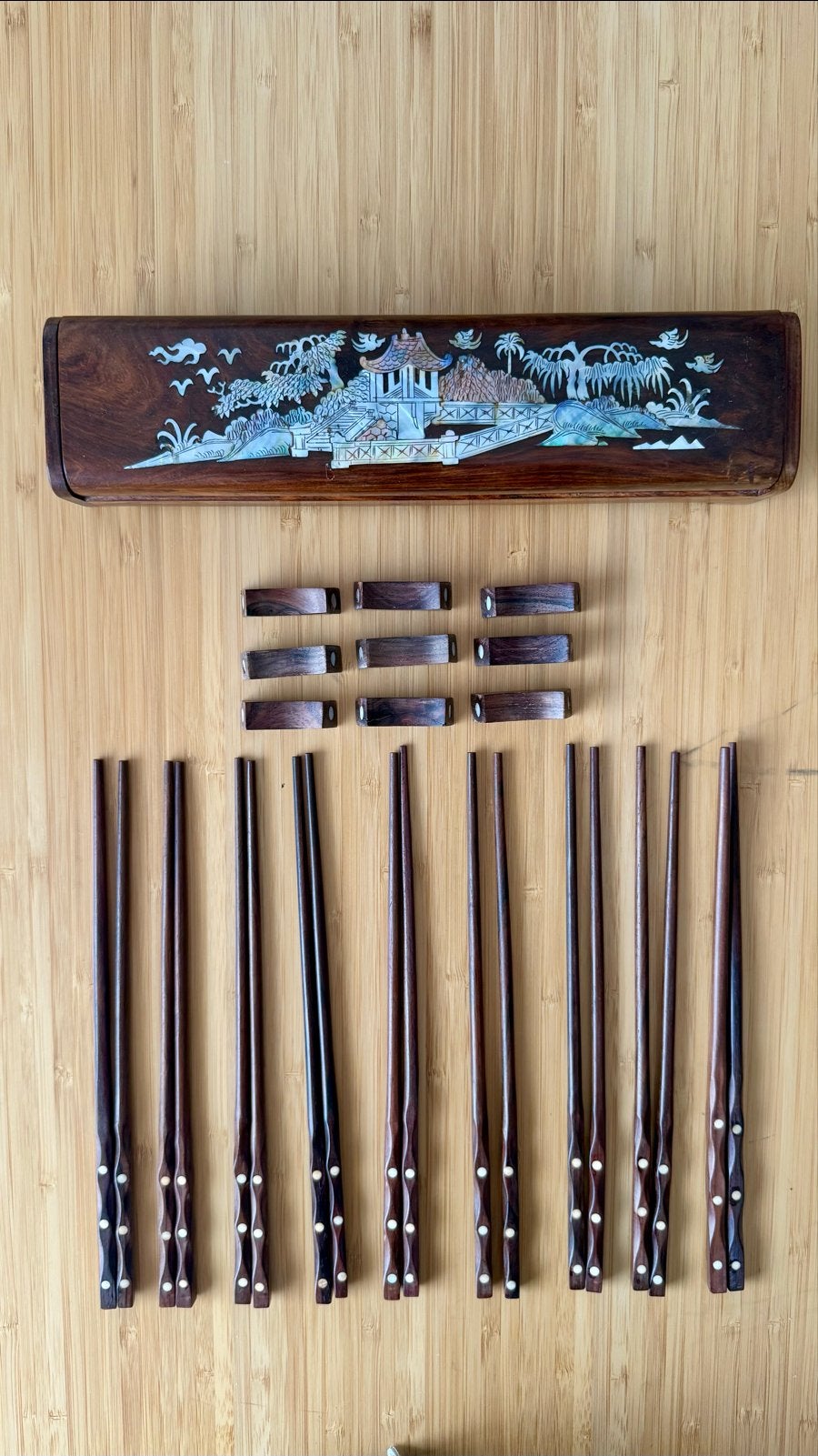 Houten eetstokjes set in ingelegd parelmoerdoos, Ophalen