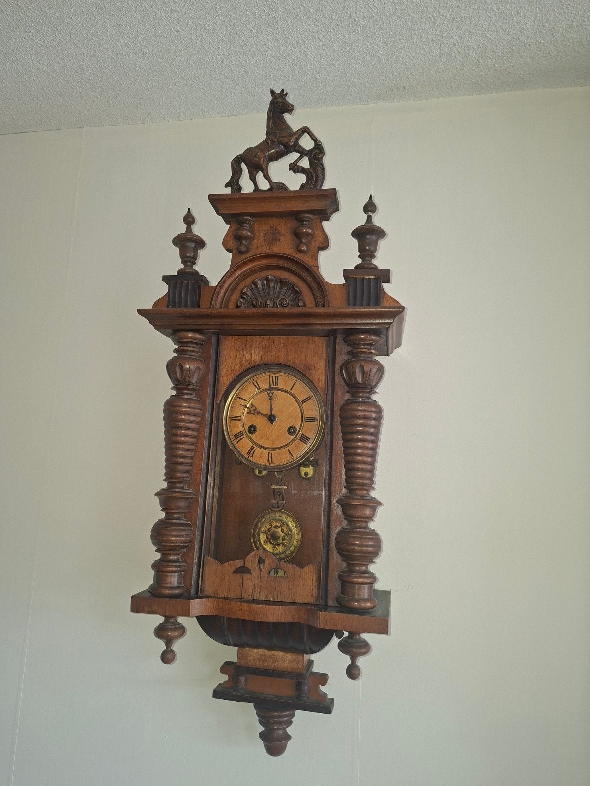 Antieke houten wandklok met paardje paardjesklok, Ophalen