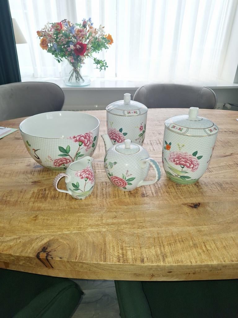 Prachtig Pip servies met bloemmotief - 5-delig, Huis en Inrichting, Keuken | Servies, Overige typen, Ophalen of Verzenden, Zo goed als nieuw