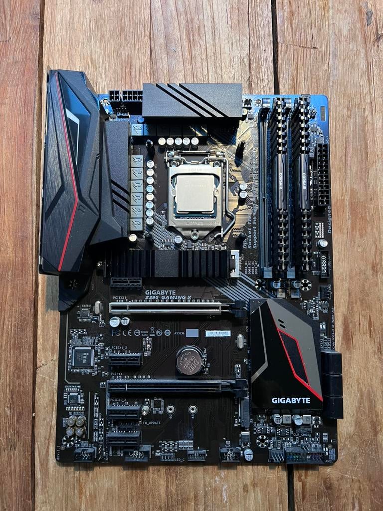 Intel i7-9700K + Gigabyte Z390 + 16GB DDR4 + Koeler, Ophalen of Verzenden, Gebruikt, Intel, DDR4