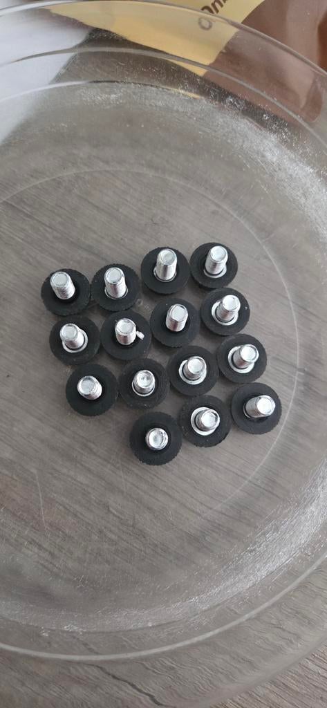 Rubberen meubeldoppen met schroefdraad M6(16 stuks), Ophalen of Verzenden, Gebruikt, Zwart, Metaal