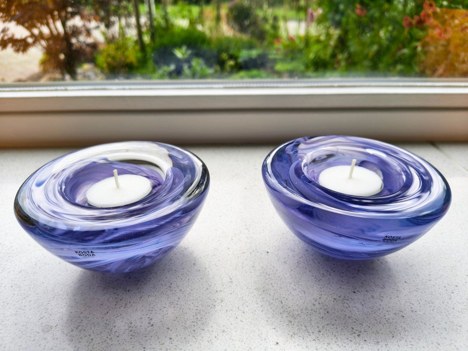 Kosta Boda Atoll set/2 kristalglas waxinelichthouders Paars, Antiek en Kunst, Ophalen of Verzenden