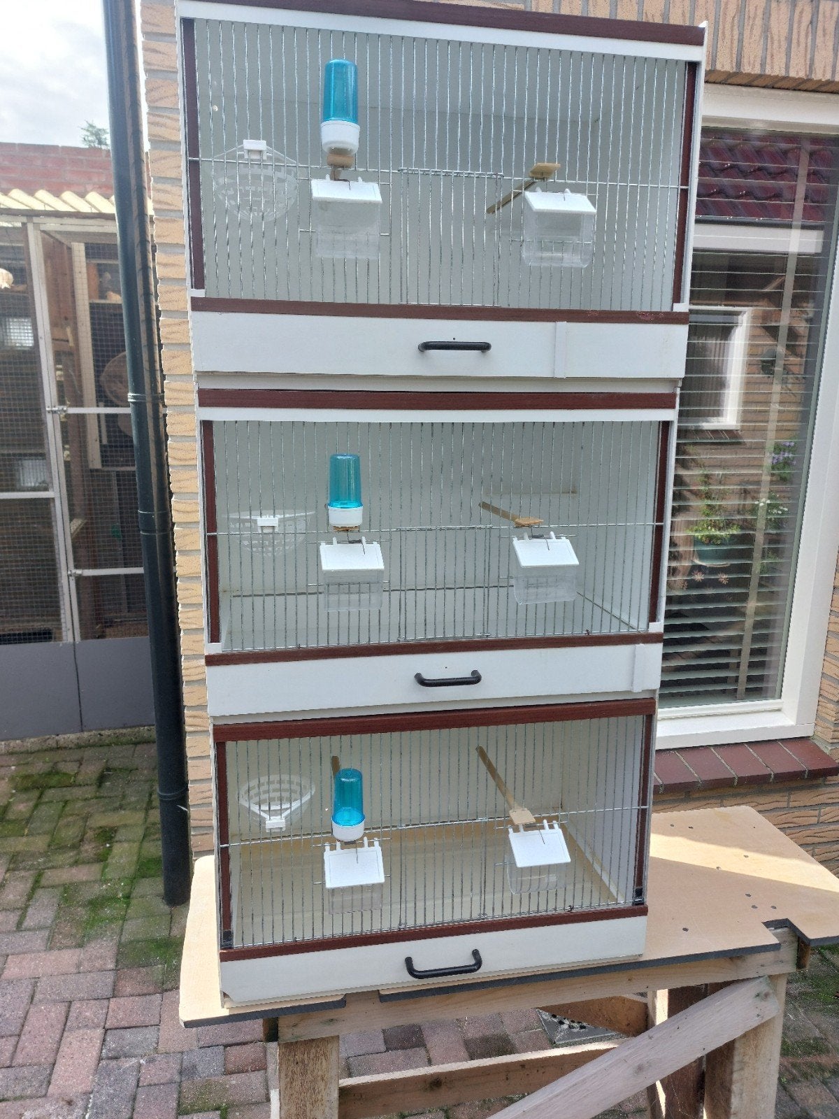 2 bakker kunstof broedkooien 61, Dieren en Toebehoren, Vogels | Hokken en Kooien, Ophalen of Verzenden, Kunststof, Broedkooi of Kweekkooi