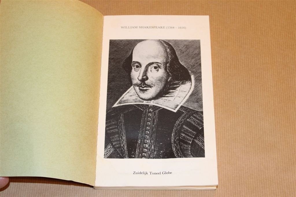 Richard III — Zuidelijk Toneel Globe / Vertaling Gerrit Komr, Ophalen of Verzenden, Gelezen