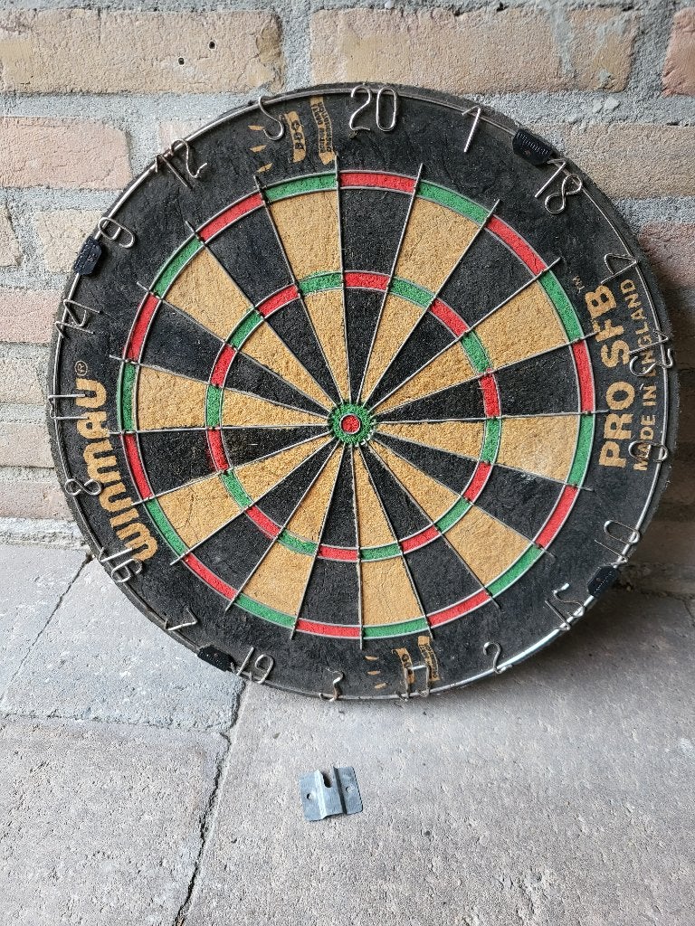 Winmau Pro sfb dartbord + 3 dart pijlen, Ophalen, Gebruikt, Dartbord