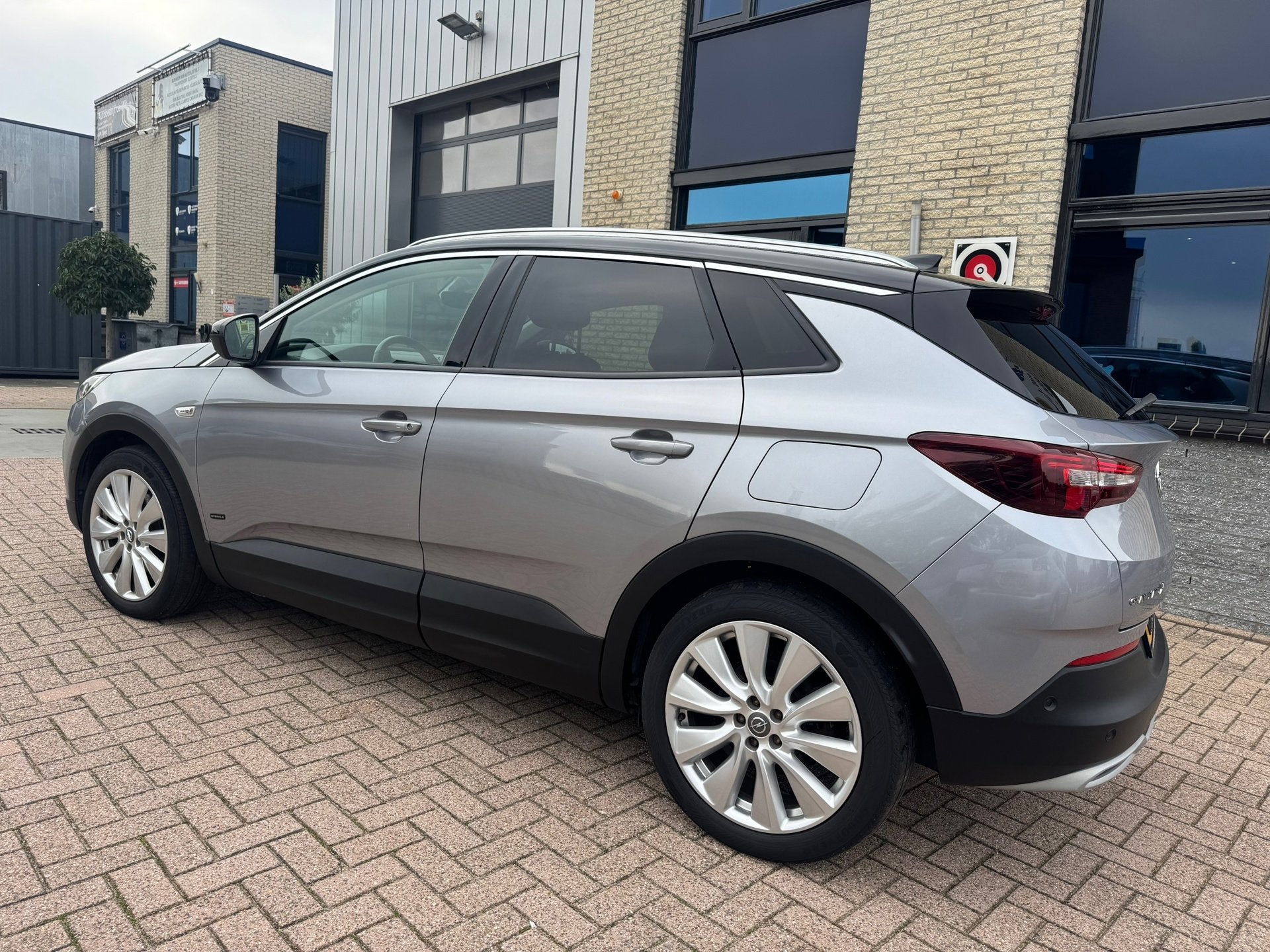 Opel GRANDLAND X 1.6 Turbo Hybrid4 Executive- vol opties, Auto's, Automaat, Dealer onderhouden, 77 km/l, 4 cilinders