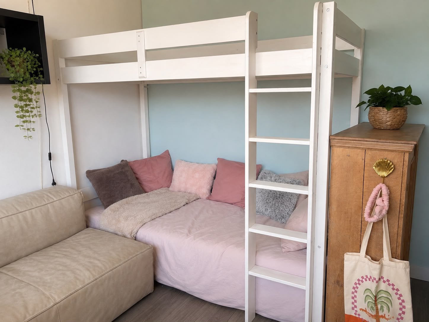 Zgan witte grenen hoogslaper Jysk, incl. matras, Huis en Inrichting, Ophalen, Eenpersoons, Zo goed als nieuw, 200 cm