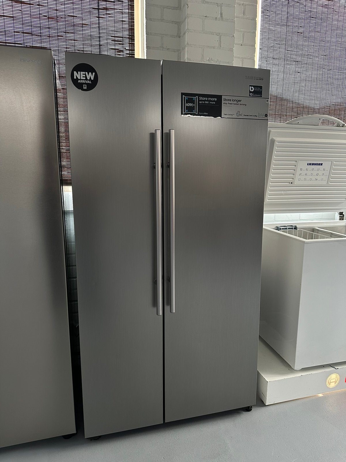 Foto 3 van SAMSUNG RVS No Frost Side-By-Side KOELKAST 617L SpaceMax