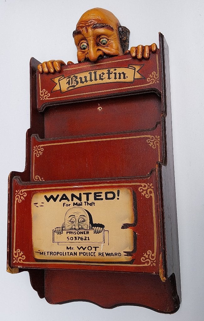 Houten krantenbak en tijdschriftenrek / "Mr. Wot" wall rack, Huis en Inrichting, Woonaccessoires | Krantenbakken en Lectuurbakken