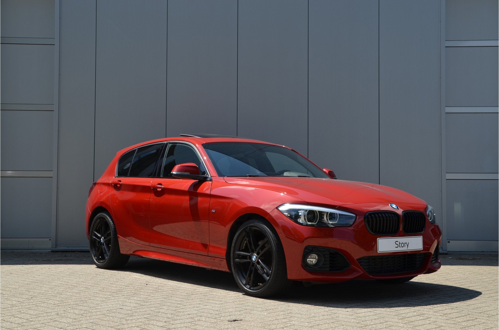 BMW 1 Serie 118i High Executive M Sport Automaat / Schuif-ka, Gebruikt, Bedrijf, 650 kg, 3 cilinders