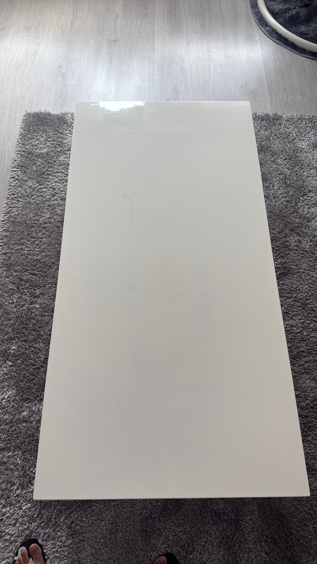 Witte salontafel met metalen onderstel, Ophalen, Kunststof, Gebruikt, 100 tot 150 cm