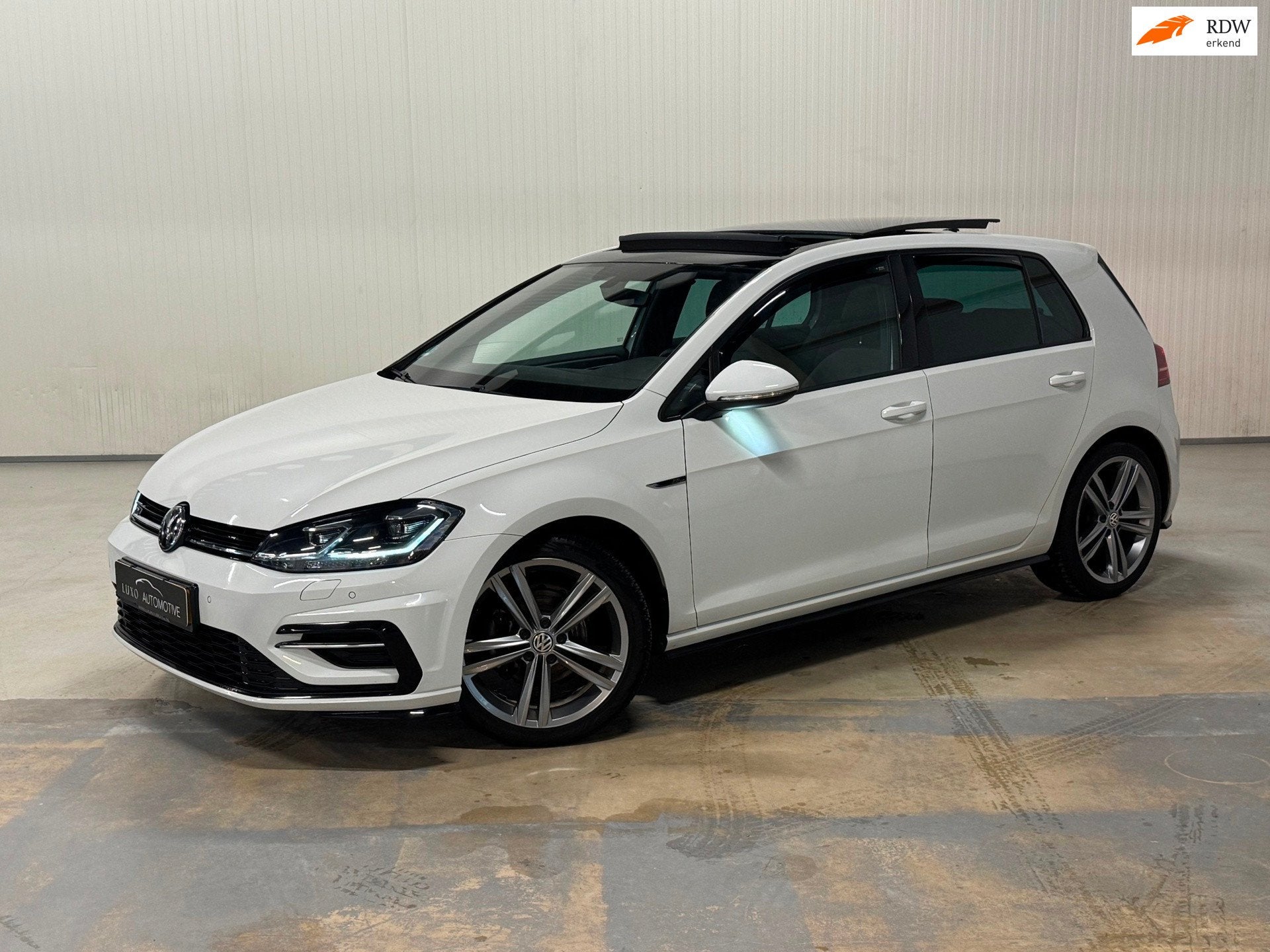 Volkswagen Golf 1.4 TSI Highline Business R | PANO | 3x R-LI, Dealer onderhouden, Gebruikt, Euro 6, 4 cilinders