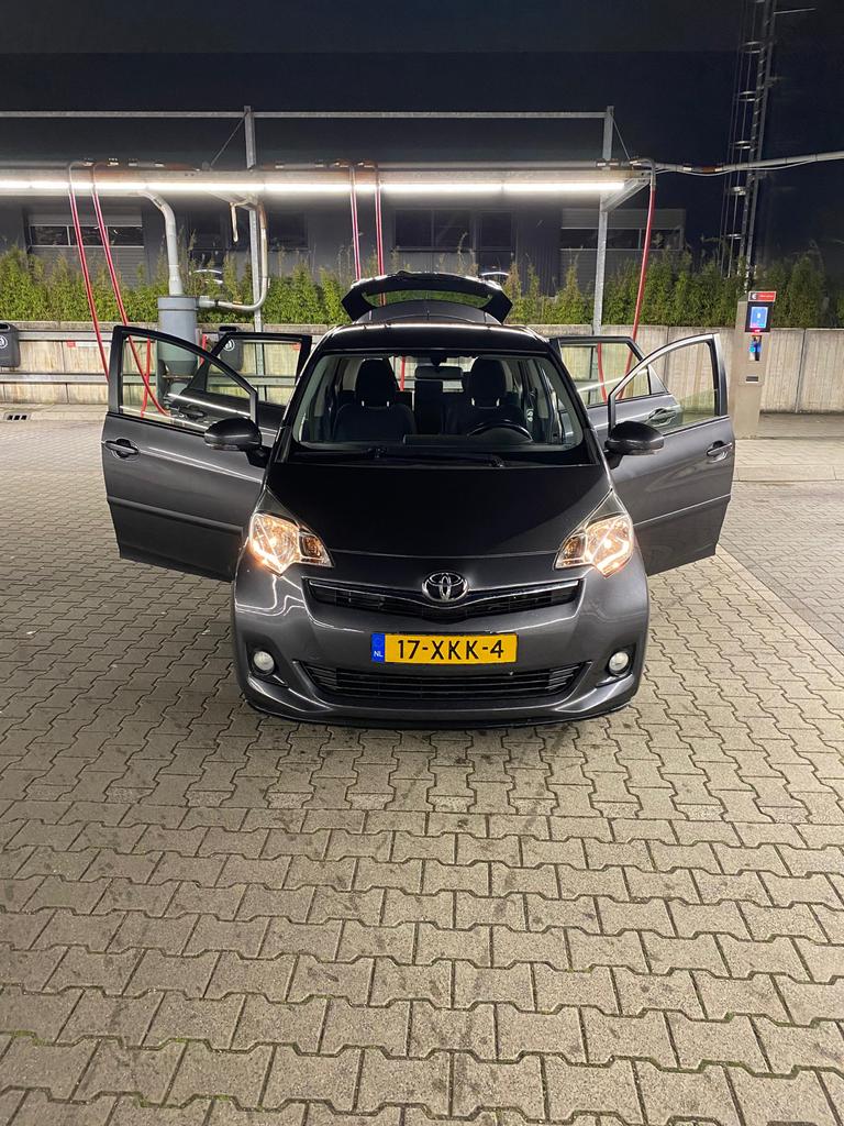 Toyota Verso-S 1.3 Vvt-i 2012 Grijs, Voorwielaandrijving, Euro 5, Stof, Start-stop-systeem