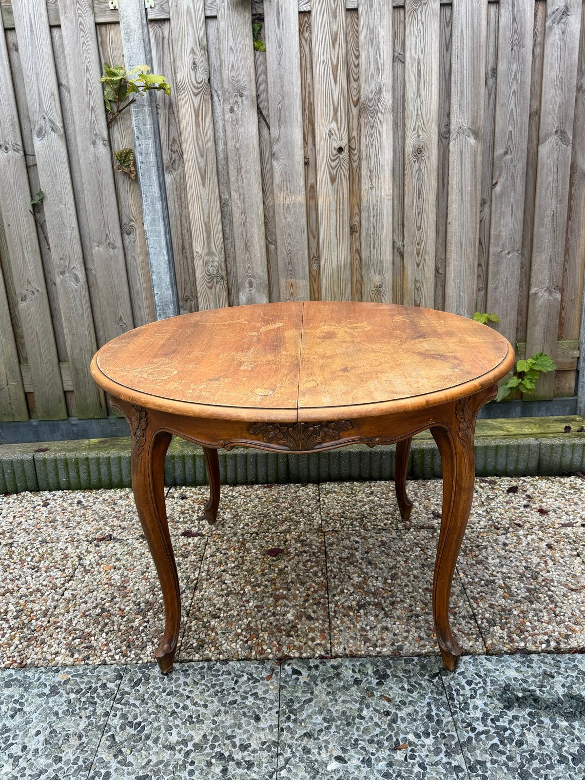 Antieke uitschuifbare eettafel met houtsnijwerk, Antiek en Kunst, Ophalen
