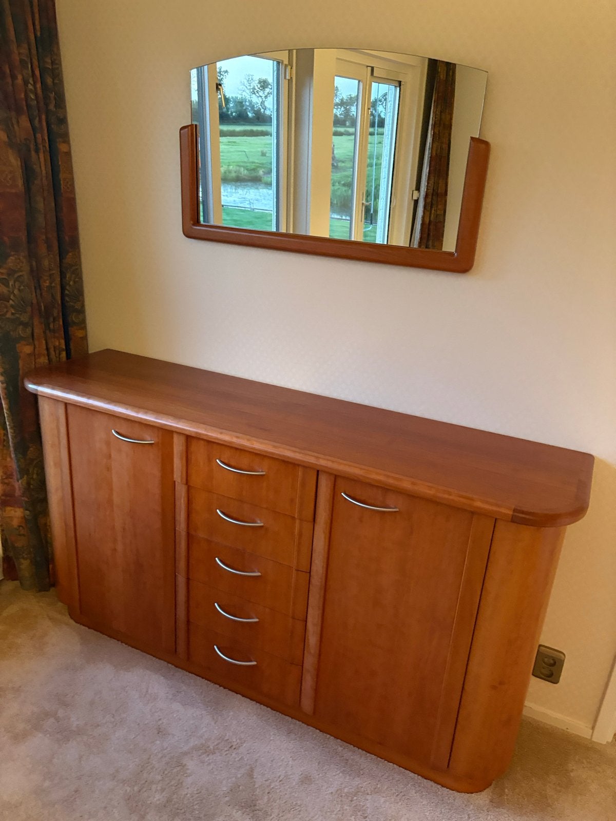Stijlvol dressoir met spiegel - Zo goed als nieuw, 150 tot 200 cm, Ophalen of Verzenden, Zo goed als nieuw, Met lade(s)