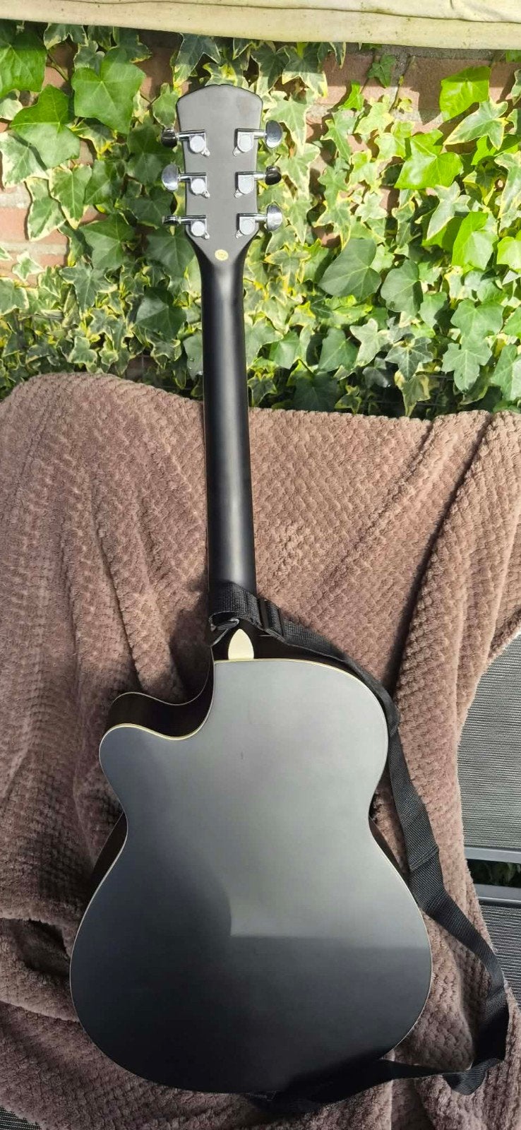 Foto 9 van Elektro-akoestische gitaar nieuw met versterker