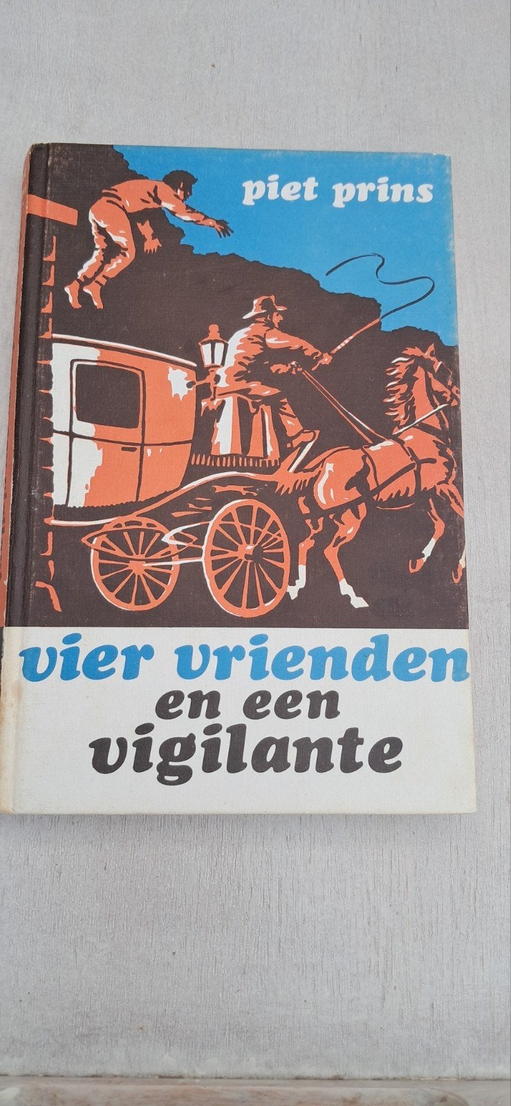 Vier vrienden en een vigilante - Piet Prins (2e druk), Ophalen of Verzenden, Gelezen, Piet Prins