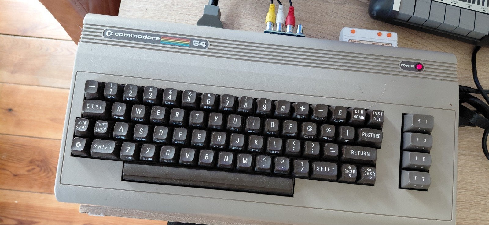 commodore c64 met kungfu flash 2,nieuwe voedings adapter, ta, Ophalen of Verzenden