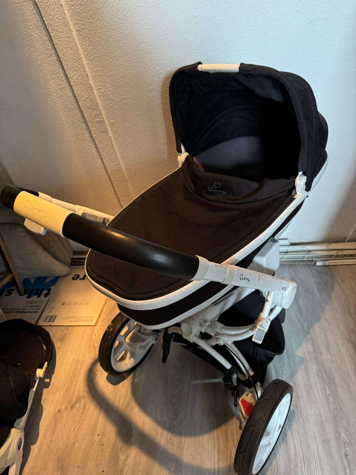 Quinny moodd kinderwagen, Ophalen, Zo goed als nieuw, Quinny, Luchtbanden